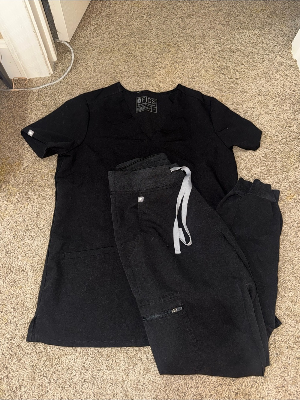 Figs Women’s Set Black Scrub Top and Jogger Pants